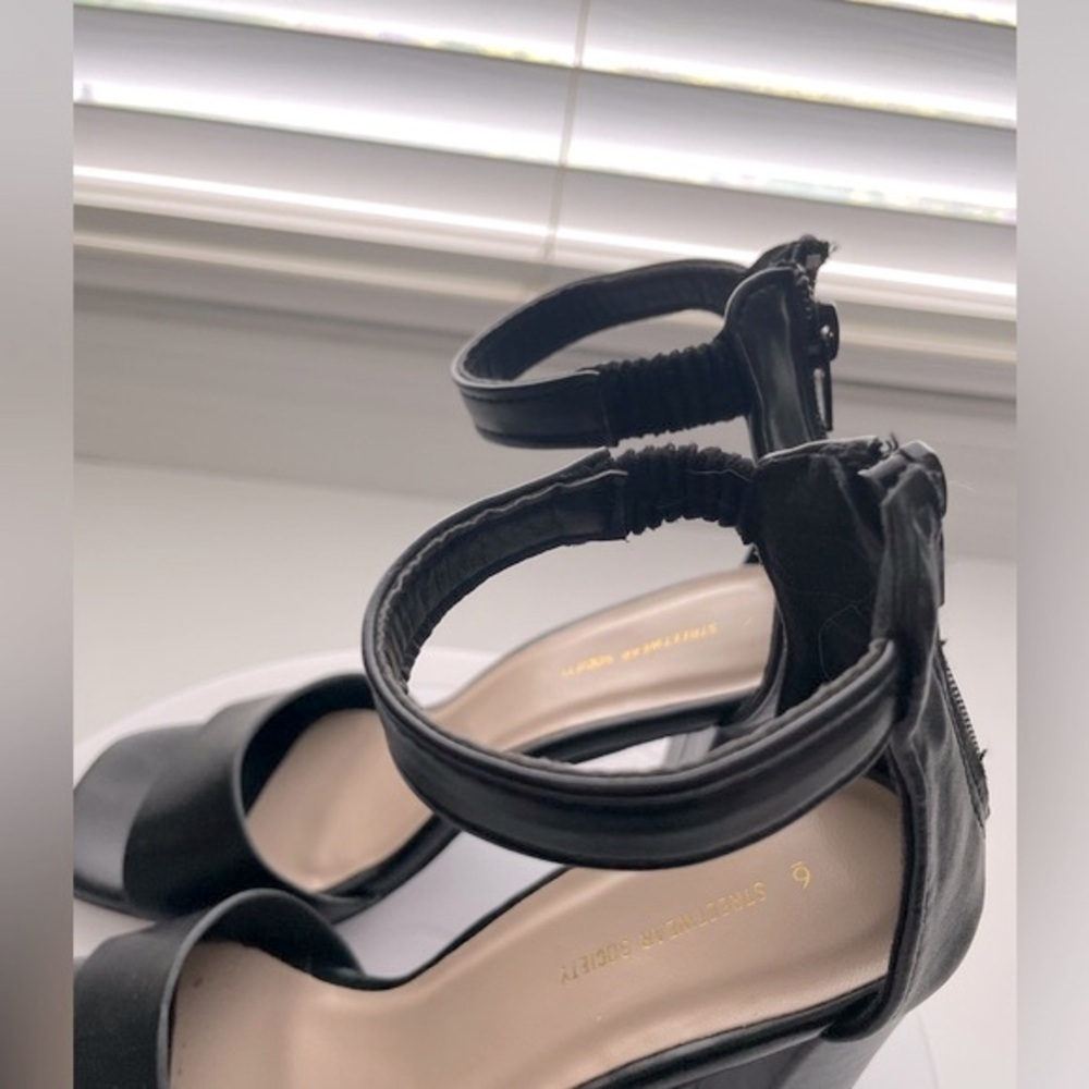 Black Heels - Picture 5 of 9